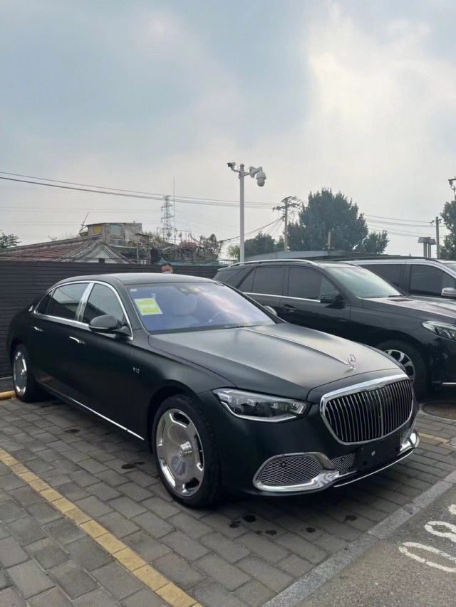 全球限量双色顶配迈巴赫S680(图6)