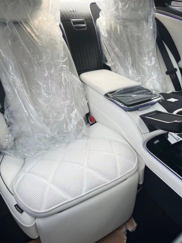 全球限量双色顶配迈巴赫S680(图5)