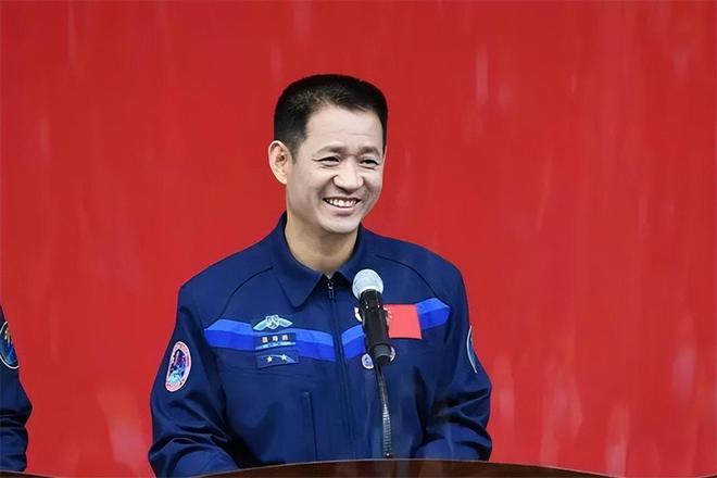 神舟七号的凶险时刻：三名航天员做好牺牲准备翟志刚冒险出舱(图18)