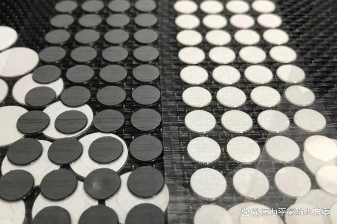 「汽车零部件」灰黑色防水透气膜 汽车尾灯防水密封材料(图1)