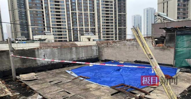 提前应对极端天气安全隐患武汉新湾社区帮助居民紧急铺设防水布(图3)