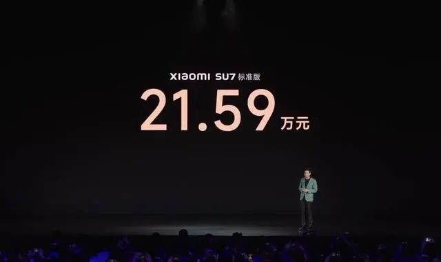 雷军深夜宣布：24小时88898辆！有人加价万元转让SU7订单罗永浩：或上演史诗性一幕(图1)