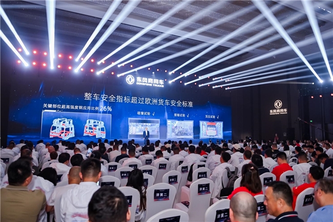 东风天龙KL龙擎30燃气新品上市启动资源市场财富新引擎(图7)